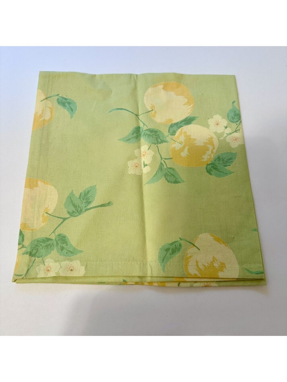 Set of 4 Cloth Napkins Fruit Apple Print Fabric XOCHI Vintage Cotton Cottage
